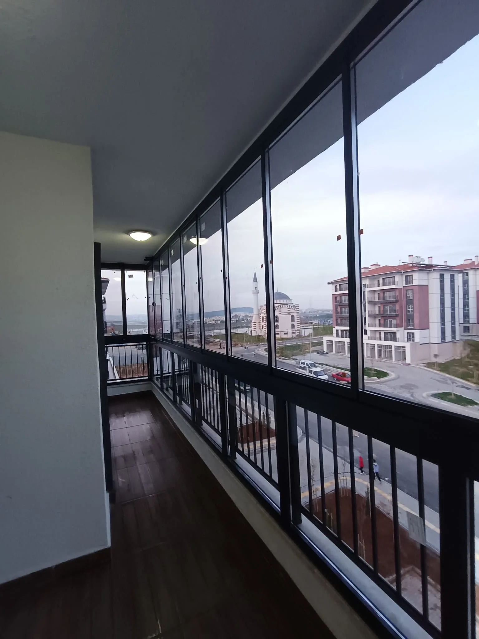 Isıcamlı Katlanır Cam Balkon Sistemleri gerçek uygulama görseli 2